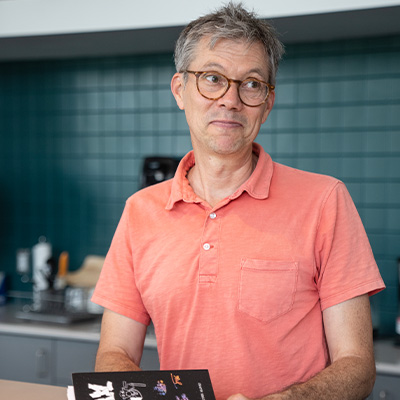 Peter Streckfus making chapbooks for students at the JDC. Photo by Evan Cantrell/OUB.