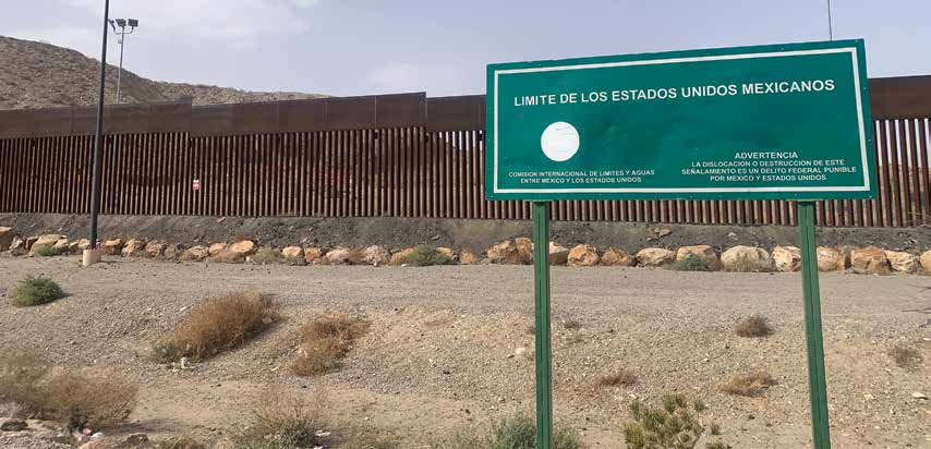 A sign at the border between the United States and Mexico in Juárez.