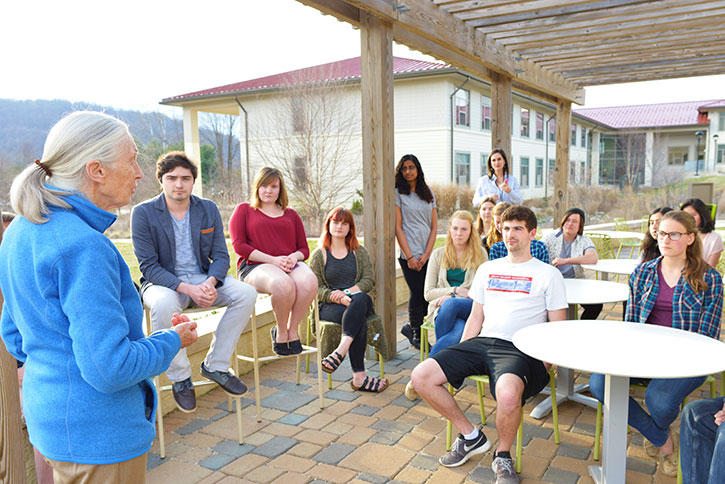 Jane Goodall speaks to George Mason students at the Smithsonian campus