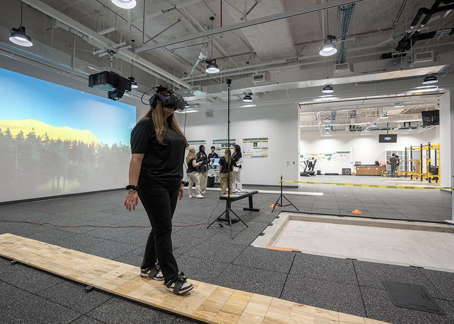 Neuroscience major Sammana Waziri tries out the rehabilitative VR in the lab.