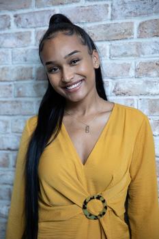 Image of Danielle Harmon 
