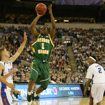 Tony Skinn shoots a 2 pointer during the 2006 NCAA tournament season
