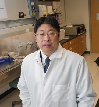 yuntao wu in his lab